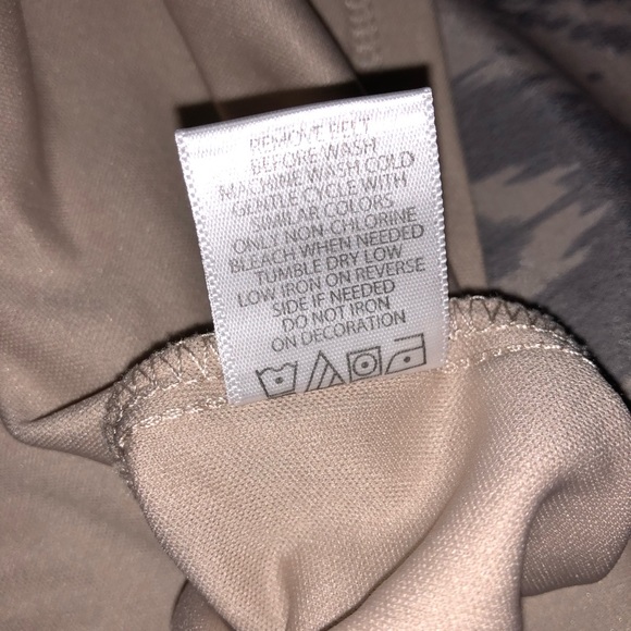 7 for $25 🎉 Black and Tan Almost Famous Dress - Picture 5 of 6